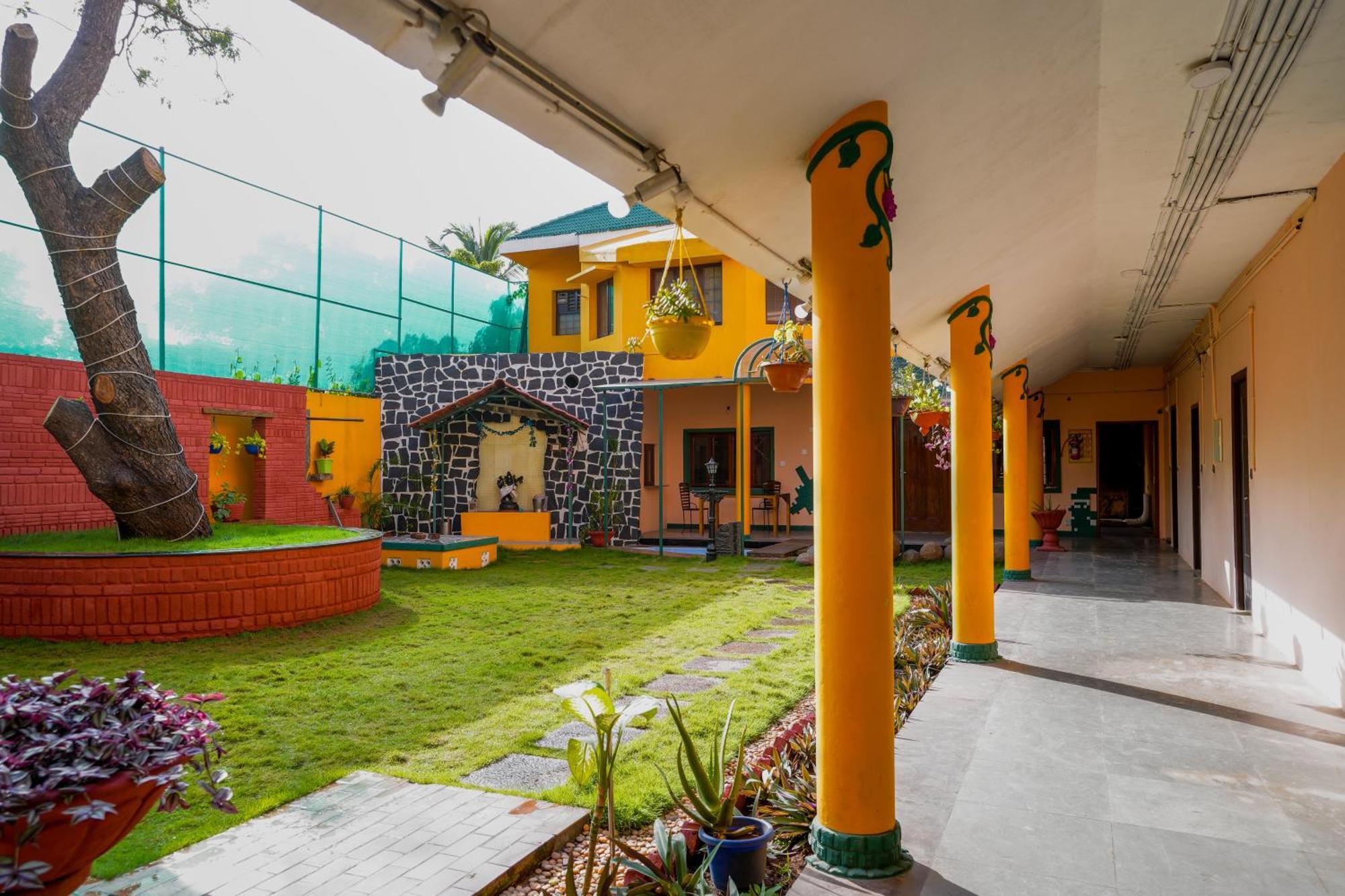 La Courtyard Hotel Pondicherry Exterior photo